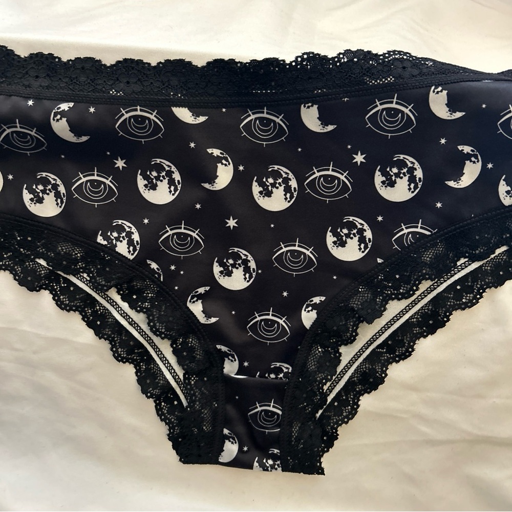 Morvia Mystical Eye and Moon Print Black Lace women’s Panties Emo goth style new